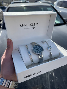 Anne Klein S77