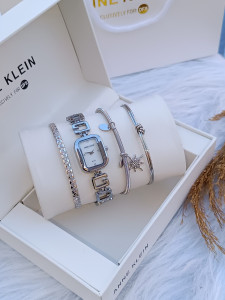 Anne Klein S892