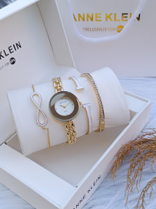 Anne Klein S961