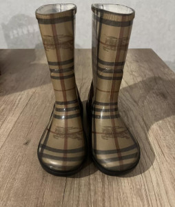 Burberry ayaqqabı