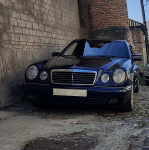 Mercedes E 230, 1997-ci il