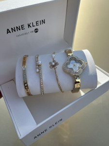 Anne Klein S78